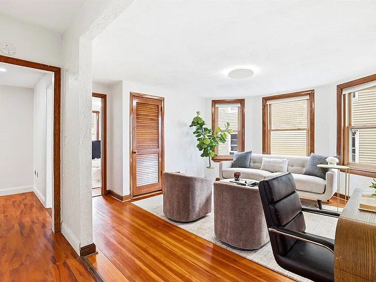 77 Swan St #2 — Photo 5