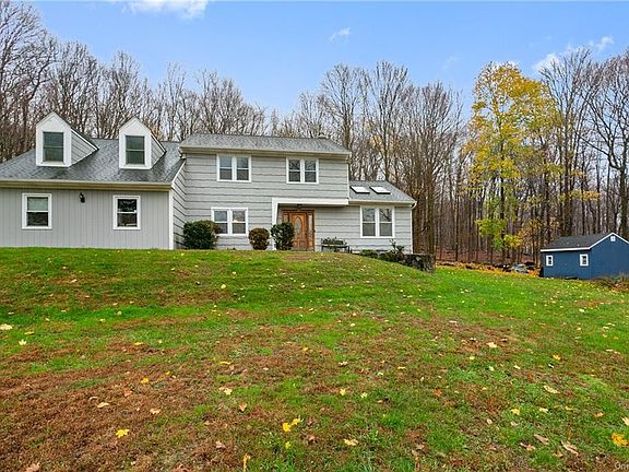 2nd image of 5 Pinegrove Dr