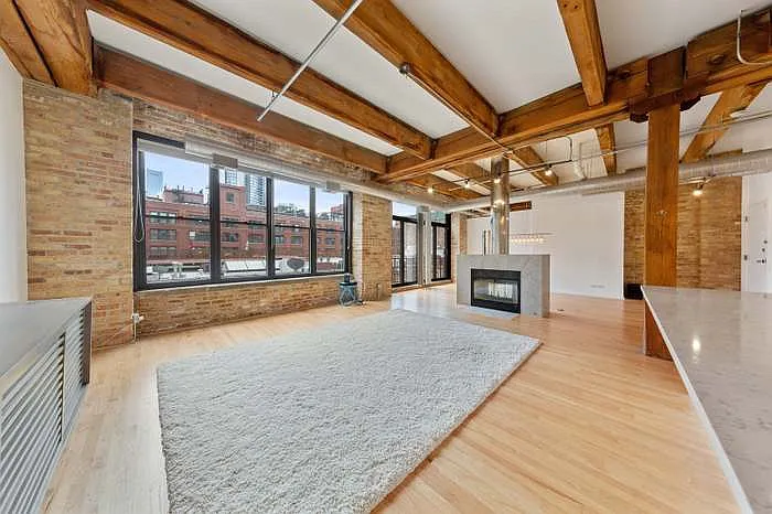 W Erie St — Photo 4