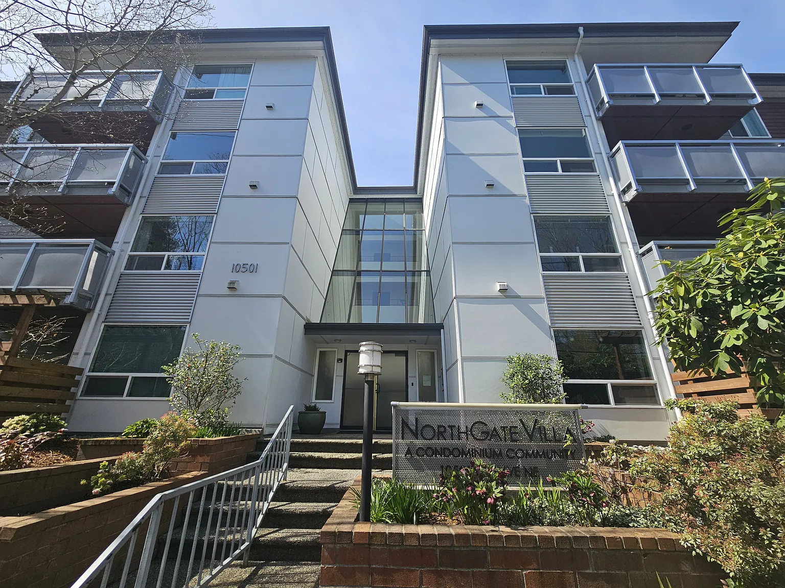 1 bed, 744 sqft, $2,200 — Photo 2
