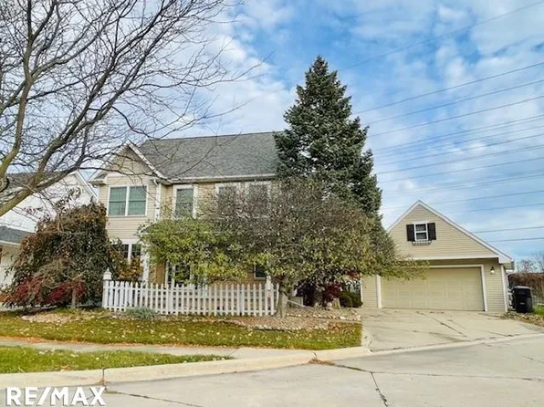 3961 Trumbull St, Trenton, MI 48183