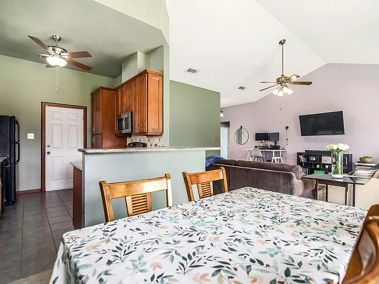 709 Sapling Cv — Photo 14