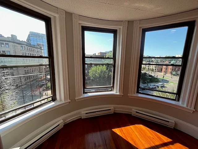 Studio, $2,095 — Photo 3