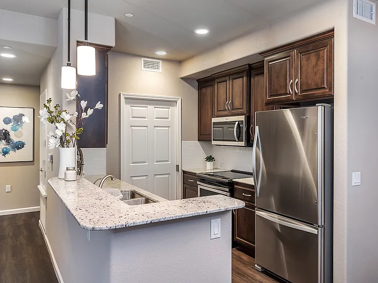 Canyon Oaks Luxury Apartments — Photo 37