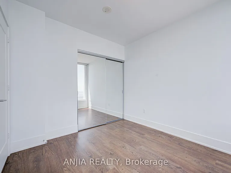 10 York St #5608 — Photo 31