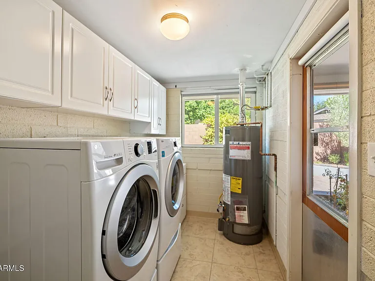 2054 E Rancho Dr — Photo 27
