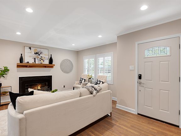 5th image of 5423 Stoneleigh Ave