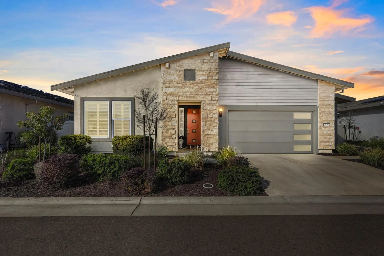 3049 Dusk Ln photo 1