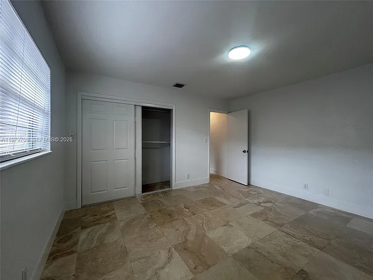 916 SW 10th St #1-3 — Photo 3