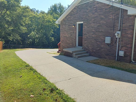 2nd image of 1861 Patricia Dr
