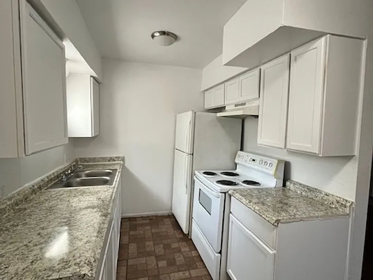 4810 Gaston Ave — Photo 31