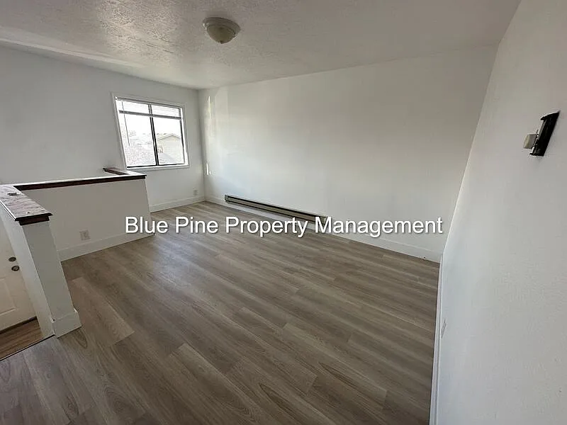 3 bed, 2.0 bath, 1450 sqft, $1,350 — Photo 2