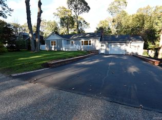 15 Pardam Knoll Rd, Miller Place, NY 11764