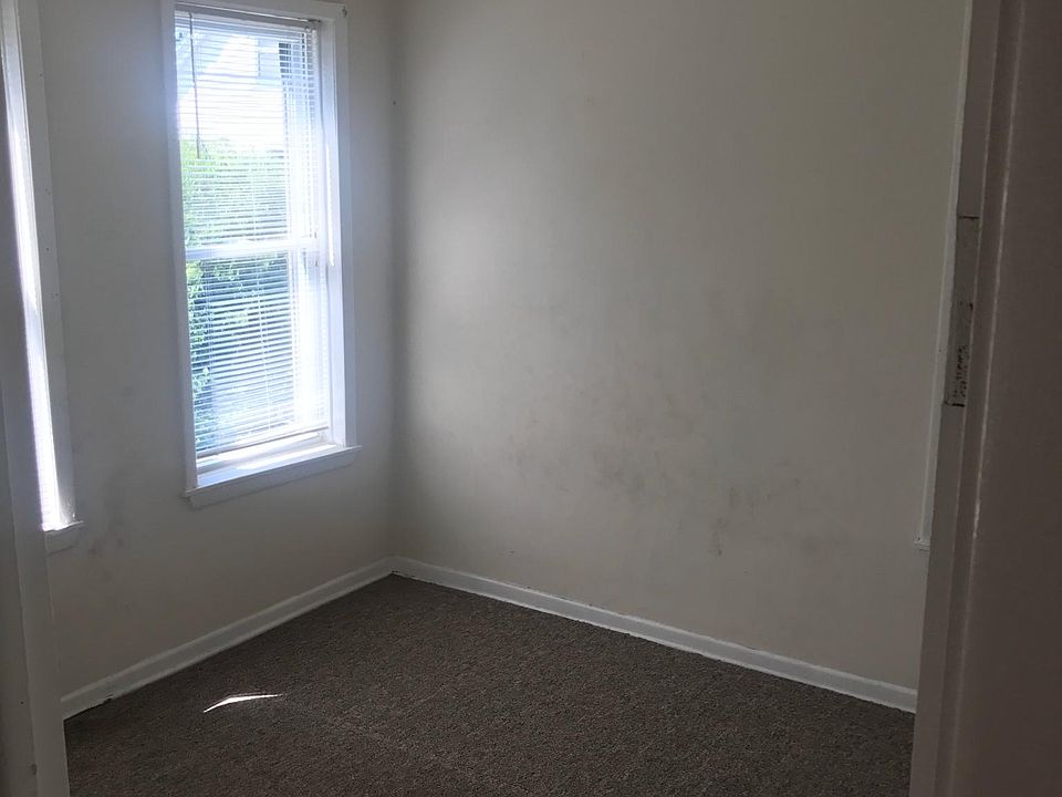 2nd image of 2908 Maple St APT 2