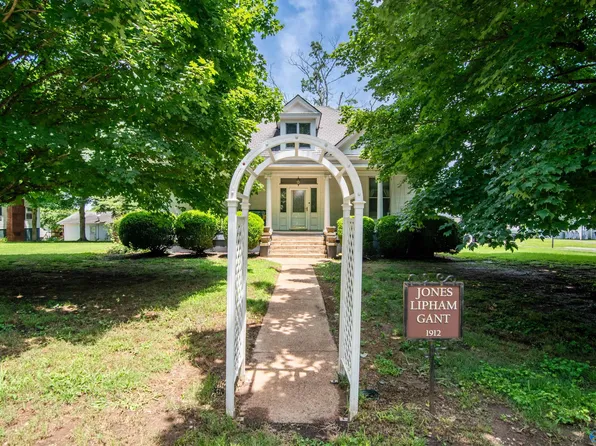 25374 Children St, Elkmont, AL 35620