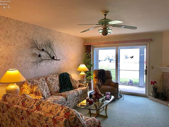 2nd image of 10931 N Bay Point Dr APT 403