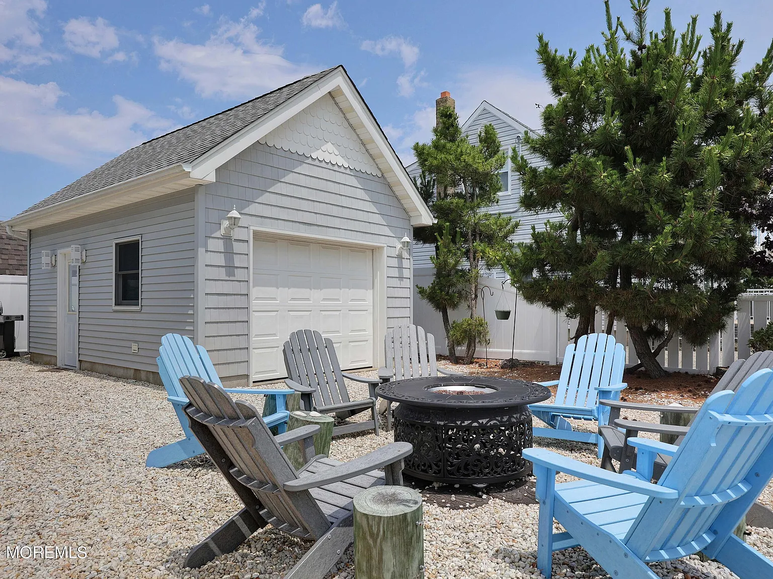 4 bed, 2437 sqft, $4,200 — Photo 4