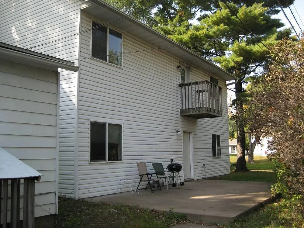 6 bed, $1,725 — Photo 1