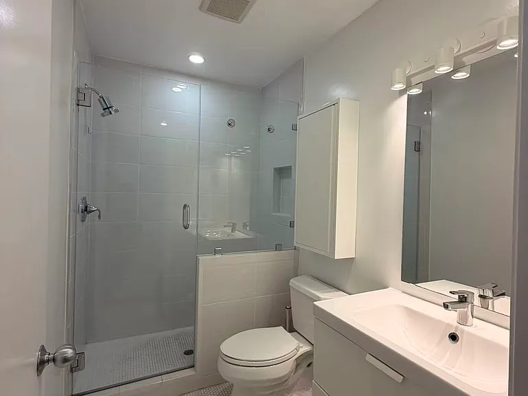 147 N Michigan Ave #5 — Photo 8