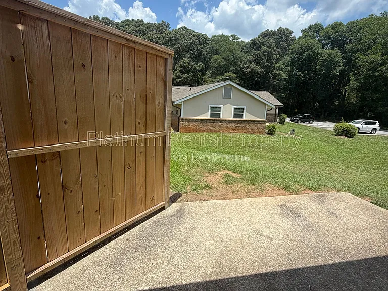 1492 Waverly Way #B-4 — Photo 13