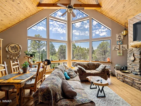 2228 Eagle Ln, Overgaard, AZ 85933
