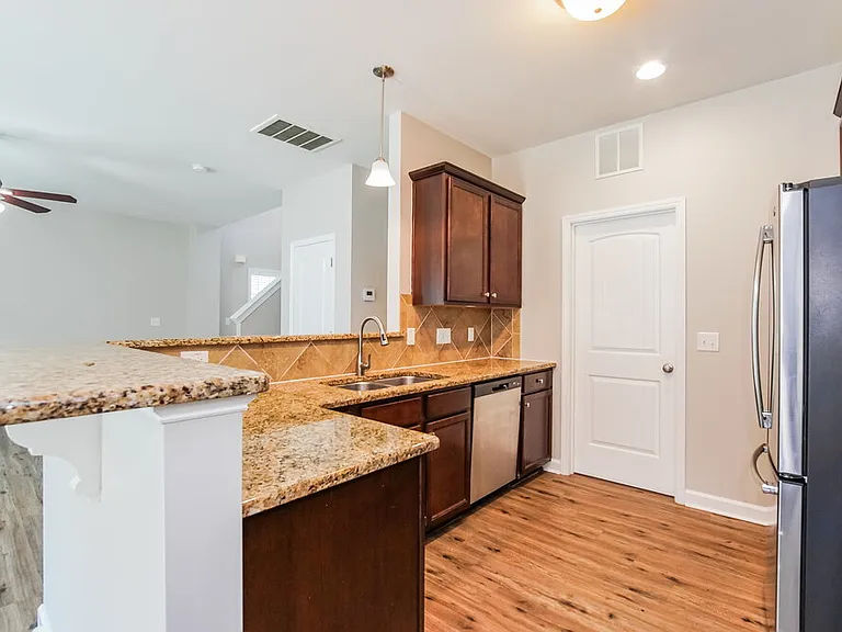 508 McCarthy Dr — Photo 7