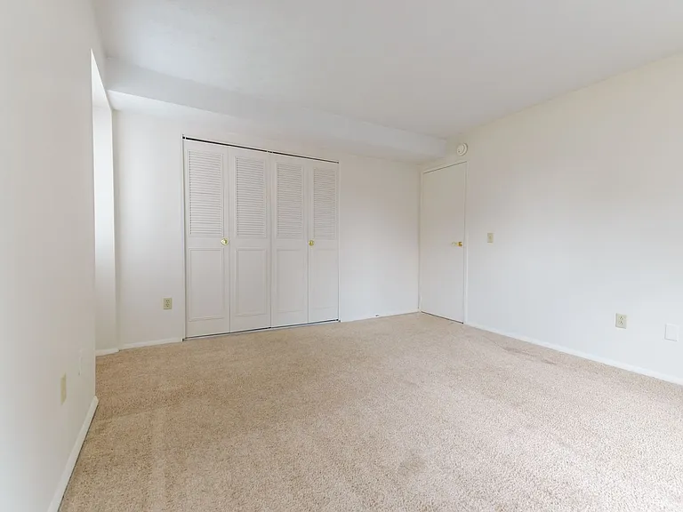 Windsor Gardens Apartments — Photo 90