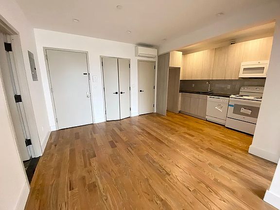 5th image of 1068 Putnam Ave #4B
