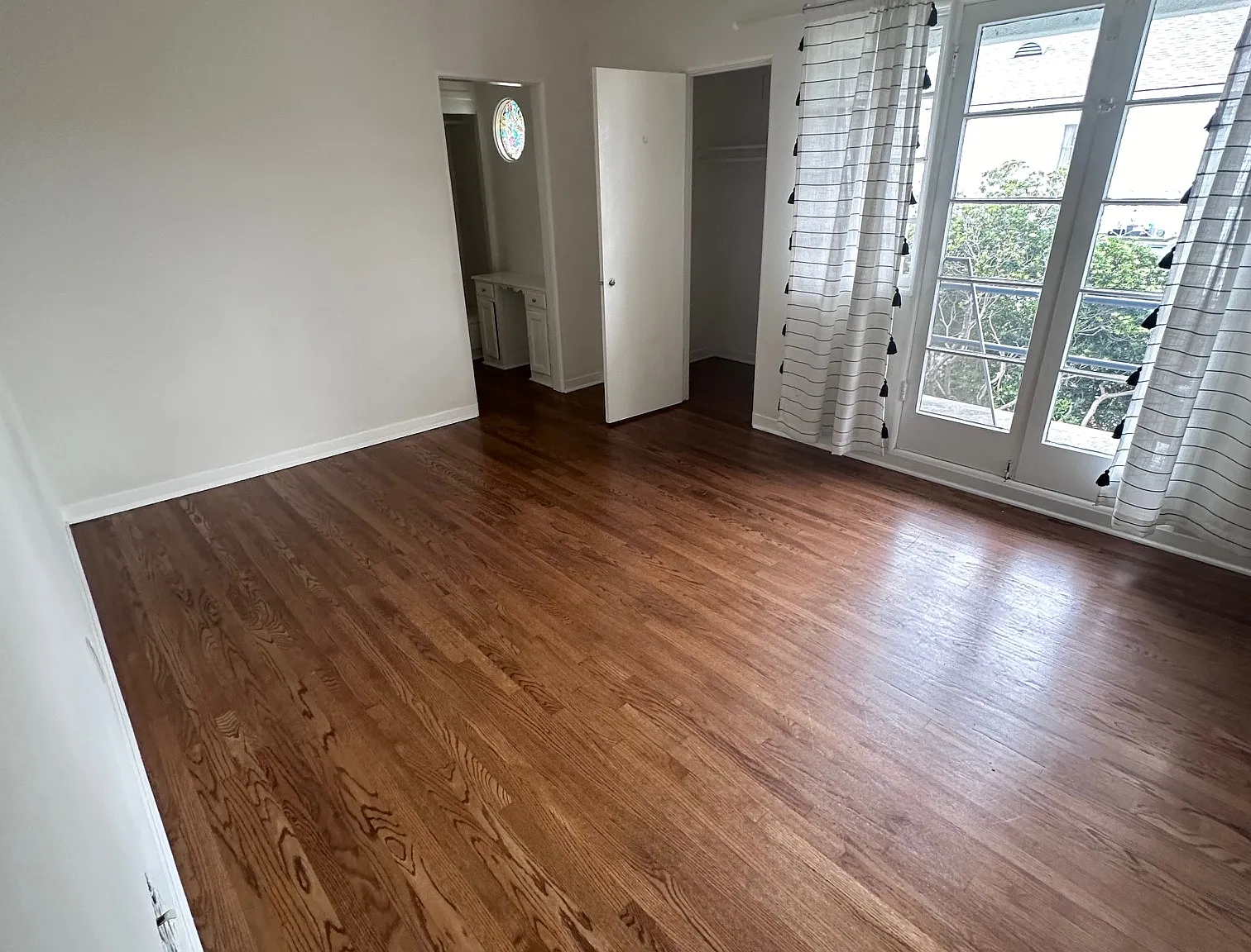2 bed, 1.5 bath, 1100 sqft, $3,250 — Photo 4