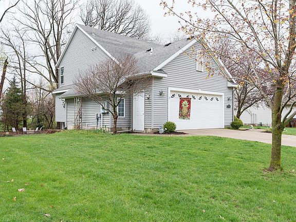 2nd image of 8109 Vista Royale Ln NE