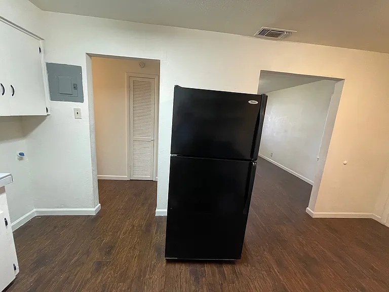 4749 Laverda Dr — Photo 27