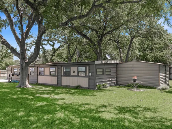 641 S Lamar St, De Leon, TX 76444
