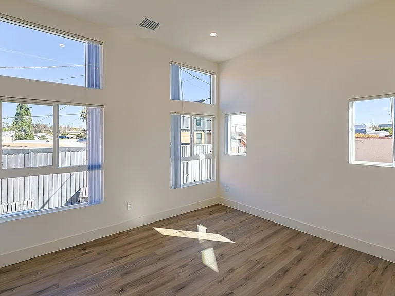 2616 Wellington Rd — Photo 10