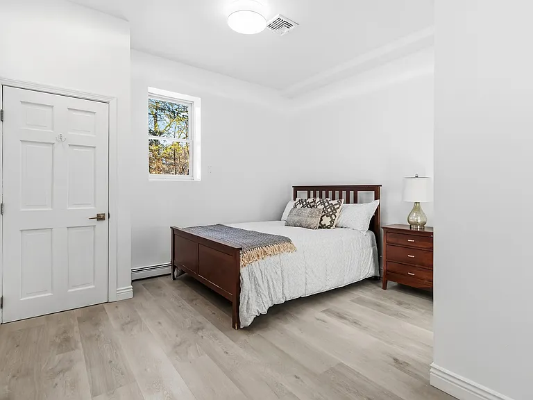 183 Gardner St — Photo 16