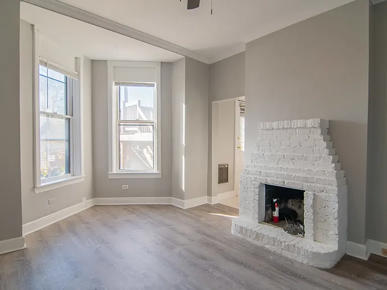 1942 N Lincoln Ave #2R — Photo 2