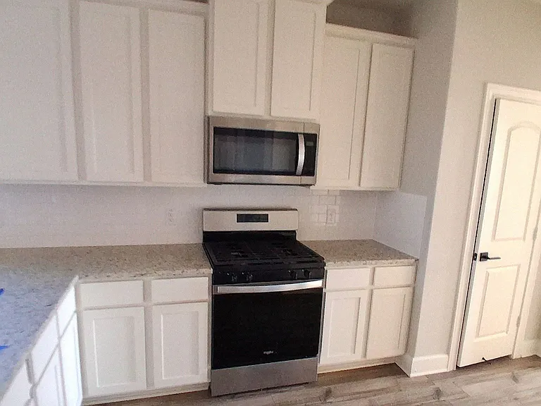 1020 Calhoun Dr — Photo 2