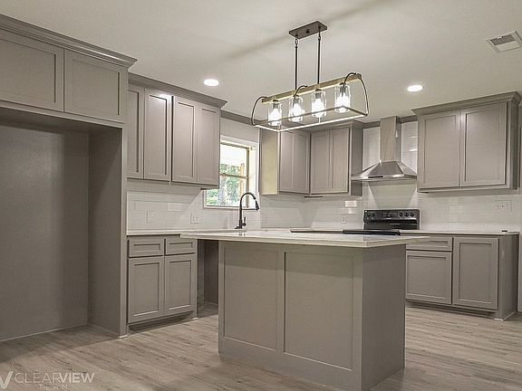 5th image of 901 Fuller Springs Dr