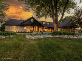 394 Western Ave, Clarendon Hills, IL 60514