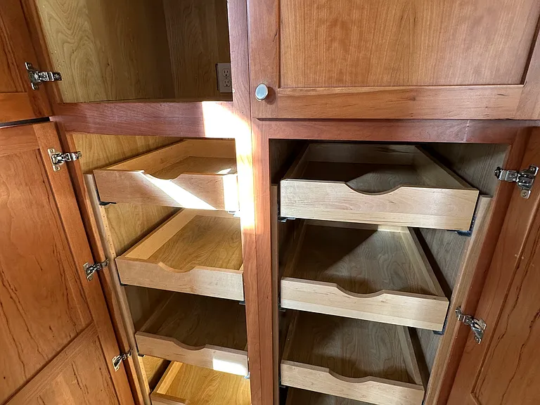 Pantry cabinet
