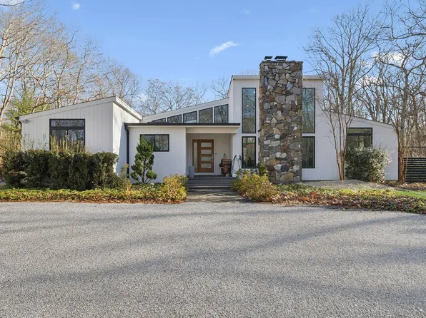 56 N Woods Ln, East Hampton, NY 11937