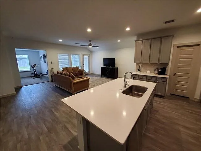 6910 Dell Vista Dr — Photo 4
