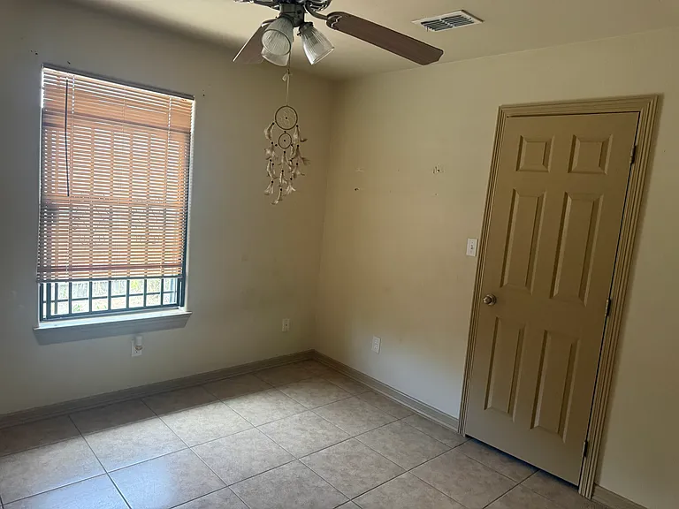 215 W Sprague St #2 — Photo 2