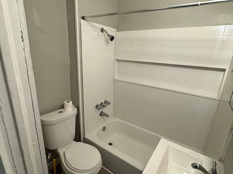 2 bed, 1.0 bath, $1,300 — Photo 3