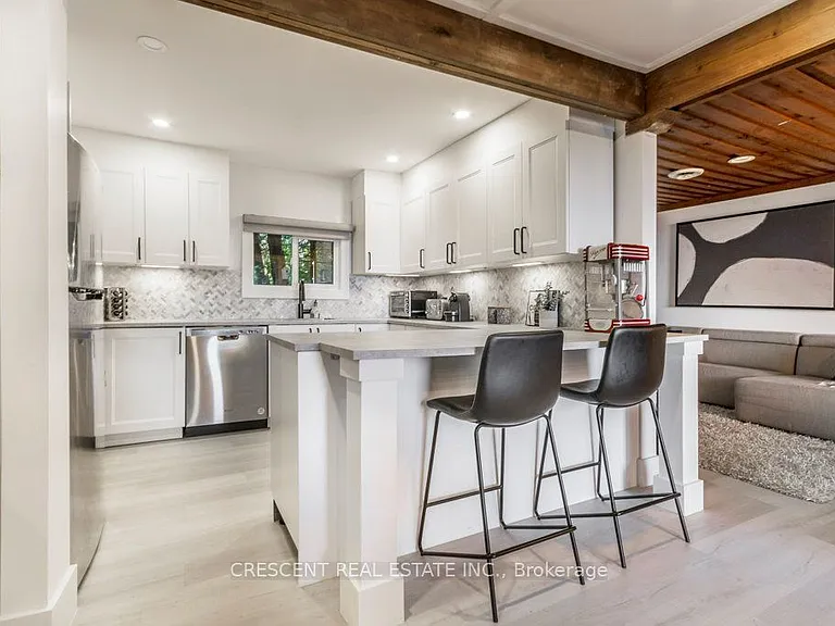 37 Georgian Manor Dr — Photo 11