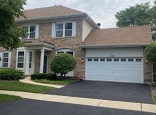 640 Dunhill Ln, Carol Stream, IL 60188