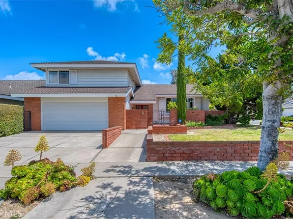 2702 Canary Dr, Costa Mesa, CA 92626