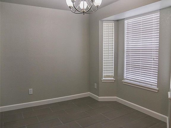 5th image of 4861 SE 41st St