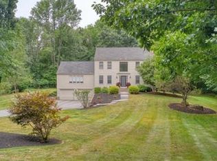 8 Meadowsweet Rd, West Newbury, MA 01985