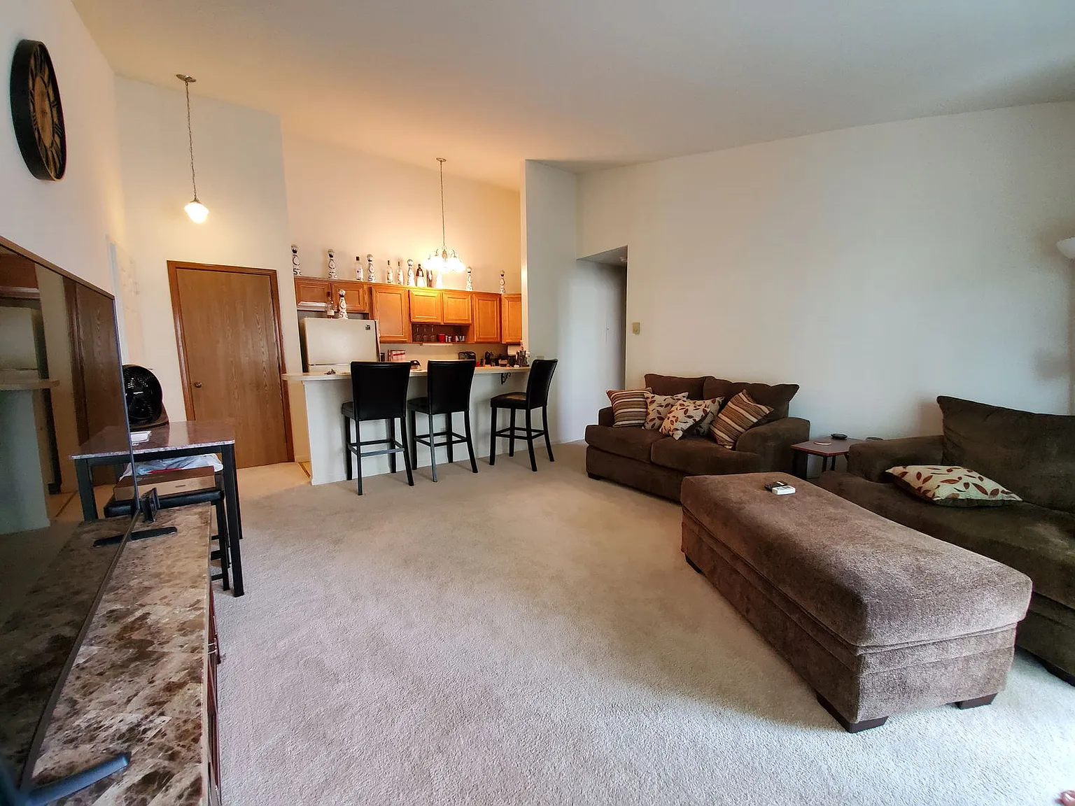 1 bed, 1.0 bath, 610 sqft, $1,900 — Photo 2