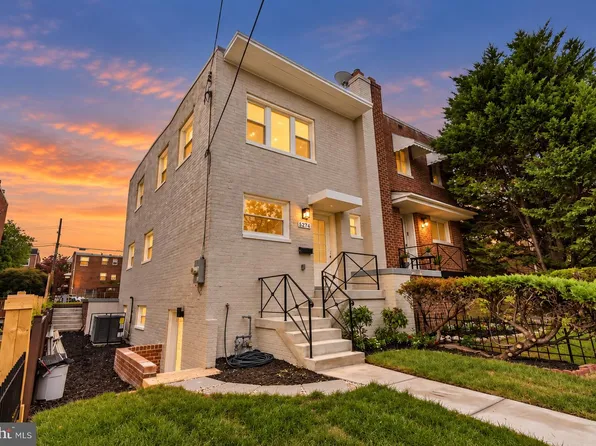 5274 Chillum Pl NE, Washington, DC 20011